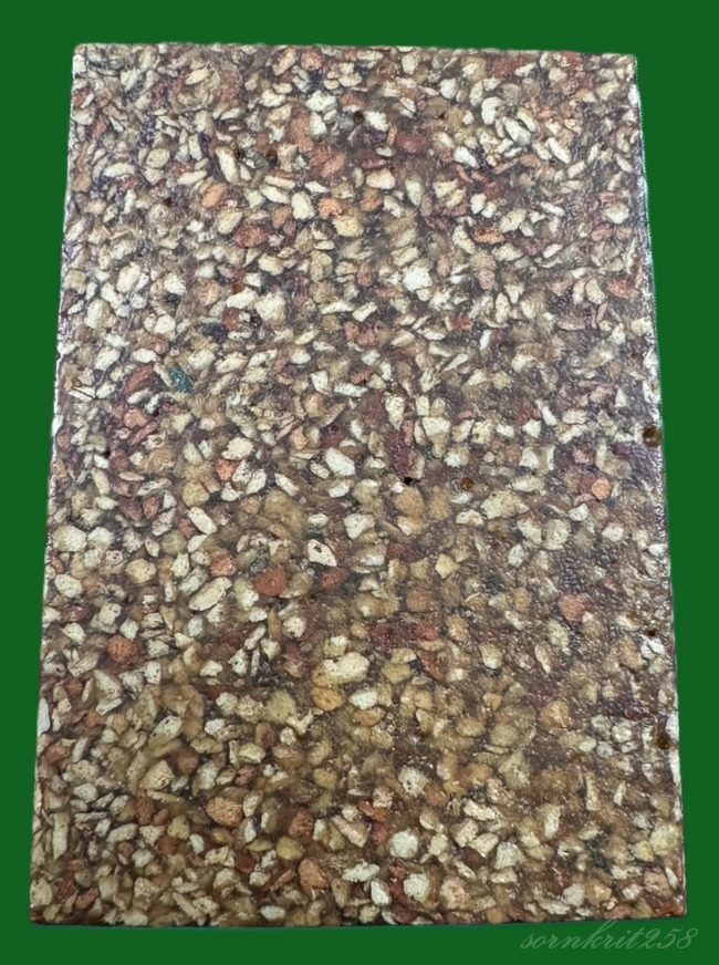 พระผงพระพุทธโสธร (ลพ.โสธร) ภปร. เนื้อผงกระเบื้องหลังคาโบสถ์ ปี 2538 กล่องเดิมๆ ผ้ากํามะหยี่เดิมๆ