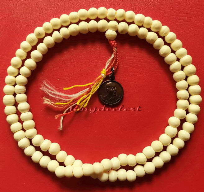 ประคำหลวงพ่ออุตตมะ วัดวังก์วิเวการาม จ.กาญจนบุรี มีเหรียญห้อยปลายประคำด้วยค่ะ