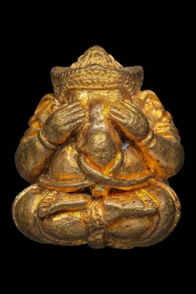 พระพิฆเนศปางอ้อมจักรวาล หลวงปู่หงษ์ พรหมปัญโญ เนื้อทองลำอู่ สุสานทุ่งมน จ.สุรินทร์  ปี2553