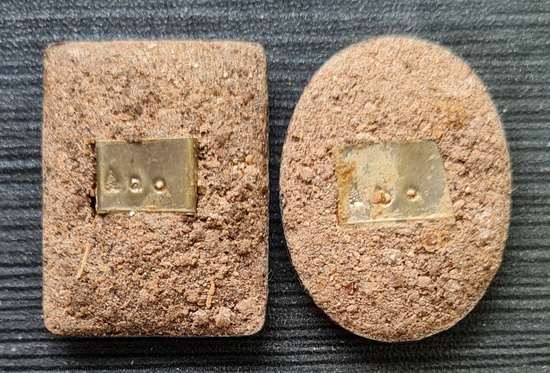 ล็อกเก็ต รุ่นเศรษฐี ๒๕๖๕...ซีเปียหลังอุดมวลสาร ๒ อัน...ลป.นน สำนักสงฆ์เขาพรานธูป จ.ประจวบฯ / ส่ง ems