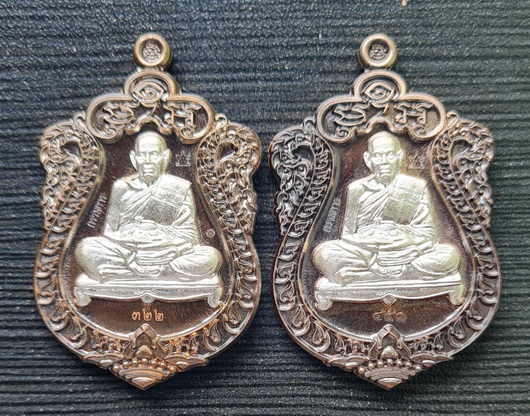 สำเภาเศรษฐี ๒๕๖๓...นวโลหะ สอดไส้เงินบริสุทธิ์ ๒ เหรียญ...ลพ.พัฒน์ วัดห้วยด้วน จ.นครสวรรค์ / ส่ง ems