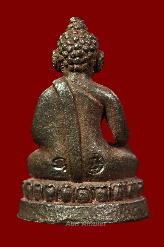 พระชัยวัฒน์หล่อโบราญเนื้อนวโลหะ รุ่น มหาโภคทรัพย์ หลวงพ่อนัส อโนมปัญโญ พ.ศ.2558 หมายเลข 962