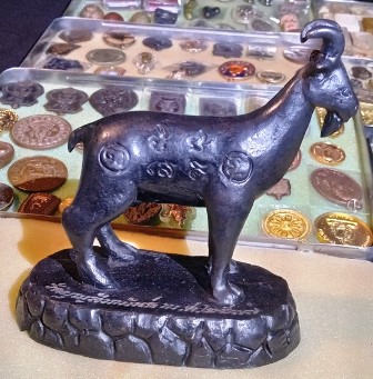 แพะขนาดบูชาหลวงพ่ออาดวัดบุญสัมพันธ์