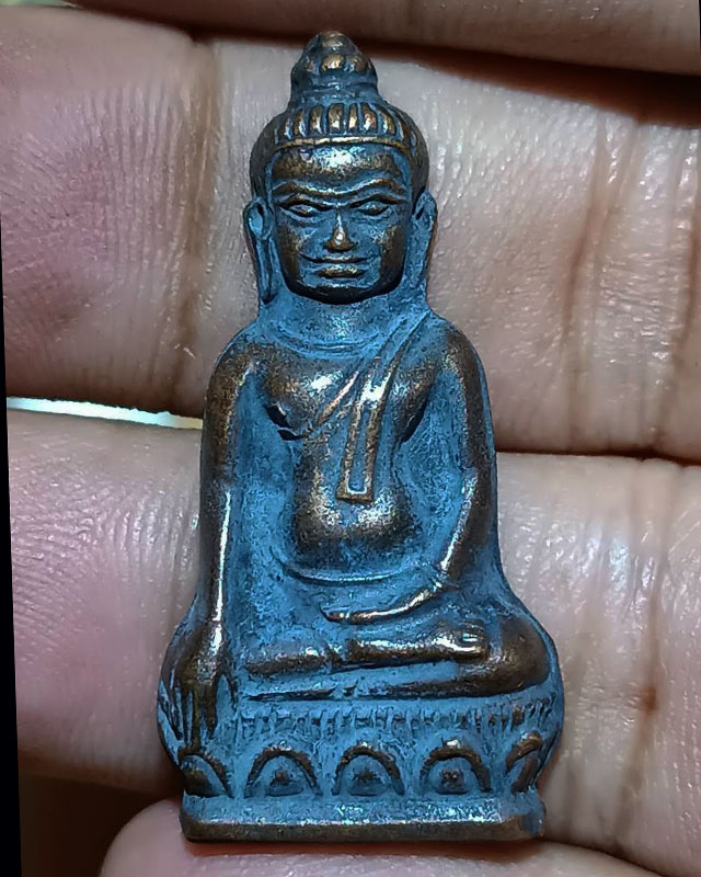 4.พระหูยาน หลังจปร. (รุ่นปืนแตก) วัดราชบพิธ พ.ศ. 2513 ในหลวงเสด็จเททอง เกจิ 108 ปลุกเสกพิธีใหญ่