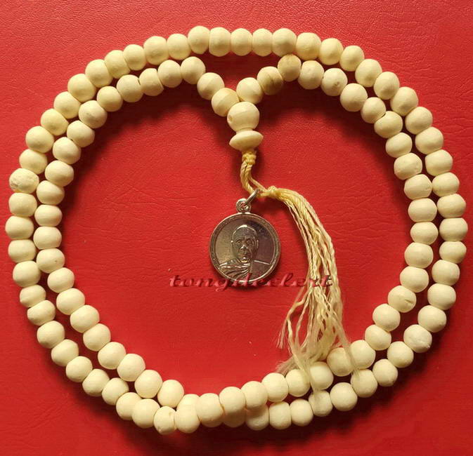 ประคำหลวงพ่ออุตตมะ วัดวังก์วิเวการาม จ.กาญจนบุรี มีเหรียญห้อยปลายประคำด้วยค่ะ