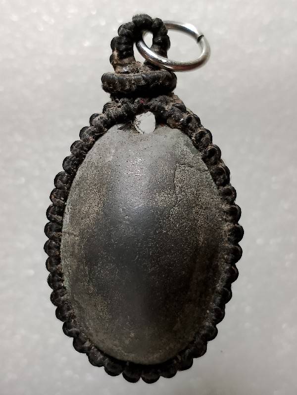 เบี้ยแก้ เปลือย ถักเชือก 