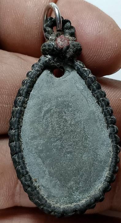 เบี้ยแก้ เปลือย ถักเชือก 