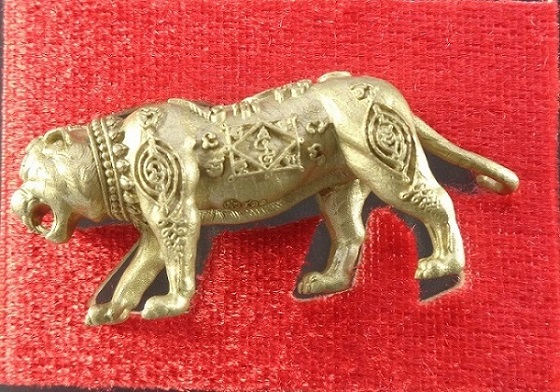 รูปหล่อเสือ หลวงพ่อพัฒน์ วัดห้วยด้วน จ.นครสวรรค์ รุ่นราชันพยัคฆ์อาคม มหาอำนาจ มหาบารมี สวยครับ