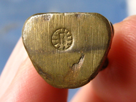 รูปหล่อ หลวงพ่อยิ้ม บุรีรัมย์