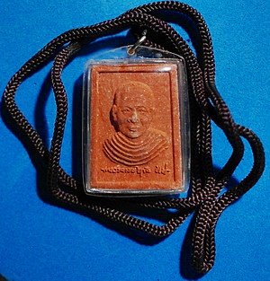 พระผง หลวงปู่อุทัย สิริธโร รุ่น2 เนื้อผงสุดยอดมวลสารมงคล ปี 2553 มอบเกศาให้บูชา หายาก สวยแชมป์