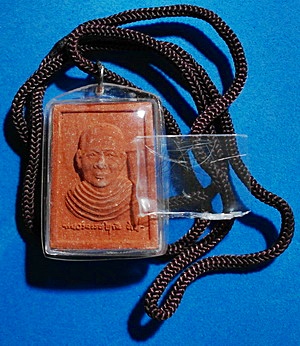 พระผง หลวงปู่อุทัย สิริธโร รุ่น2 เนื้อผงสุดยอดมวลสารมงคล ปี 2553 มอบเกศาให้บูชา หายาก สวยแชมป์