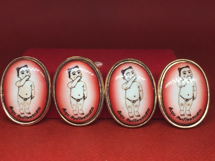 ล็อกเก็ตรุ่นแรก พารวยส้มฉุน วัดทรงเสวย