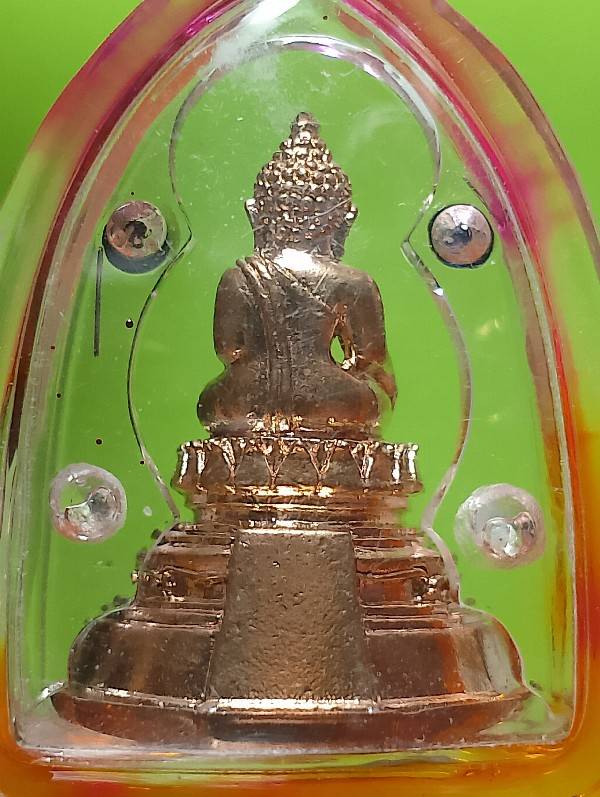 พระชัยวัฒน์ฐานสูง เลี่ยมพลาสติก ก้นตอกหมายเลข