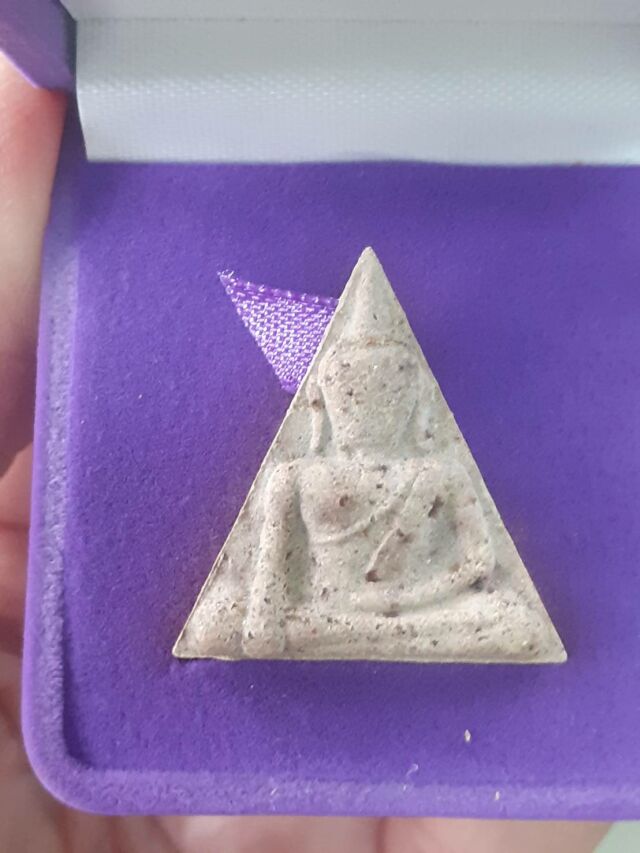 นางพญาหลัง สธ. 48 พรรษา สมเด็จพระเทพฯ ปี46 ฝังตะกรุดเงินหลวงพ่อคูณเสก