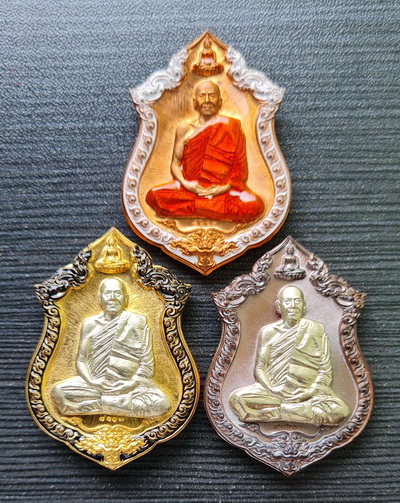 เศรษฐีพันล้าน ๒๕๖๔..รวม ๓ เหรียญ กล่องเดิม..ลพ.ทอง วัดบ้านไร่ จ.นครราชสีมา / จัดส่ง ems