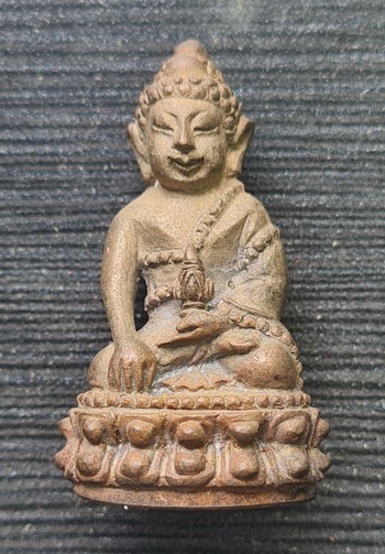 พระกริ่งพูลทองอุดเม็ดกริ่งชินบัญชร ๒๕๔๕..นวโลหะ พิมพ์เล็ก..ลพ.ดำ วัดเขาพูลทอง จ.จันทบุรี / ส่งems