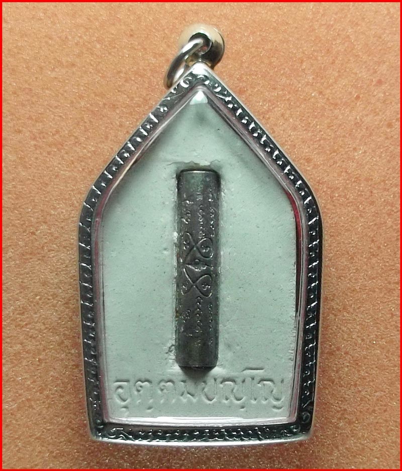 พระขุนแผนเนื้อขาว หลังฝังตะกรุดจักรพรรดิ หลวงพ่อชำนาญ วัดบางกุฎีทอง ปทุมธานี พร้อมกรอบสแตนเลส