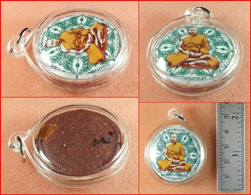 ล็อกเก็ตหงส์เหินใหญ่ (หงส์มอญ) สีเขียว หลังอุดผงฝังแร่พลอยดิบปิดจีวร หลวงพ่อชำนาญ วัดบางกุฎีทอง 