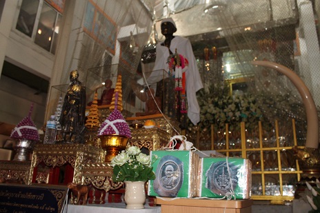 ครูบาอภิชัยขาวปี 2องค์  พร้อมกล่อง ออก วัดอุโบสถ เคาะเดียว