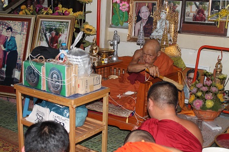 ครูบาอภิชัยขาวปี 2องค์  พร้อมกล่อง ออก วัดอุโบสถ เคาะเดียว