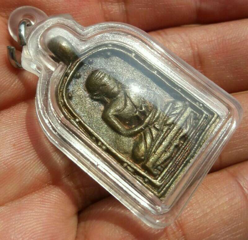 จอบ 4 หลวงพ่อไปล่ ฉนฺทสโร วัดกำแพง กรุงเทพฯ เนื้อนวะใหญ่ เลี่ยมพร้อมใช้ เคาะเดียว  