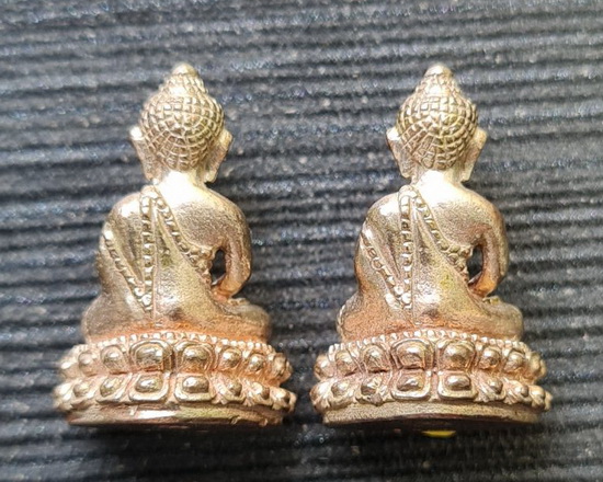 พระชัยพูลทอง ๒๕๔๕..นวะ ๒ องค์ ไม่มีกล่อง..ลพ.ดำ วัดเขาพูลทอง จ.จันทบุรี / ลป.หมุน เสก