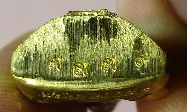 รูปเหมือนปั๊มรุ่นแรกหลวงพ่อทอง วัดพระพุทธบาทเขายายหอม เนื้อทองฝาบาตร เลขสวย ๓๓๓๙ พร้อมกล่องเดิมๆ