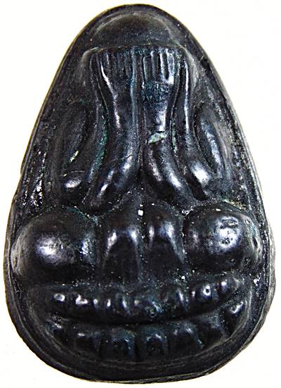 พระปิดตาหลังยันต์ หลวงพ่ออยู่ วัดบางหัวเสือ จ.สมุทรปราการ เนื้อเมฆพัตร  (หักครึ่งซ่อมมาครับ)