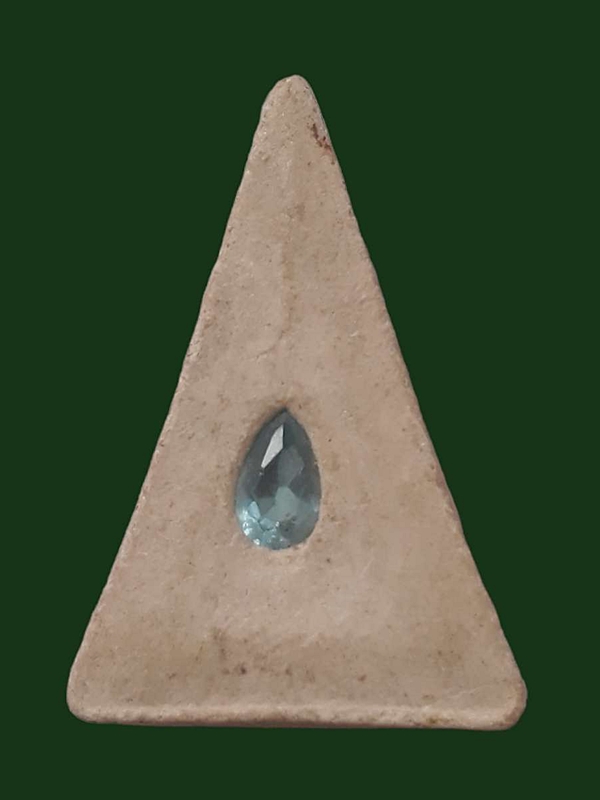 นางพญา หลัง ฝังพลอย  