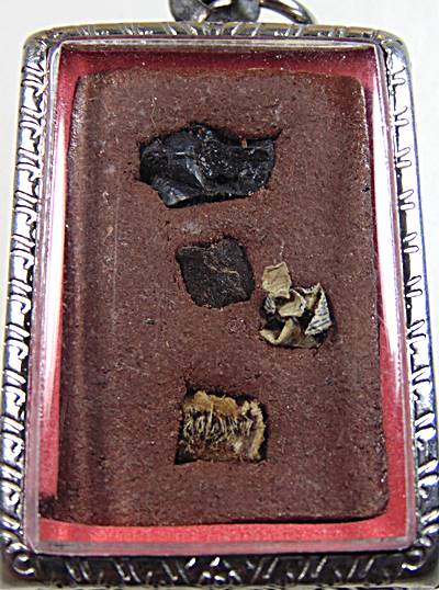 พระสมเด็จ ฝังตะกรุด มวลสารพิเศษ แร่