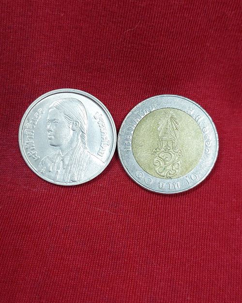 เหรียญ1บาท สมเด็จพระเทพฯ บัณฑิตพระองค์แรกในมหาวิทยาลัยแห่งประเทศไทย (เหรียญที่1)