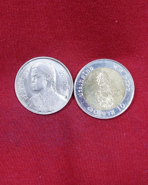 เหรียญ1บาท สมเด็จพระเทพฯ บัณฑิตพระองค์แรกในมหาวิทยาลัยแห่งประเทศไทย (เหรียญที่2)