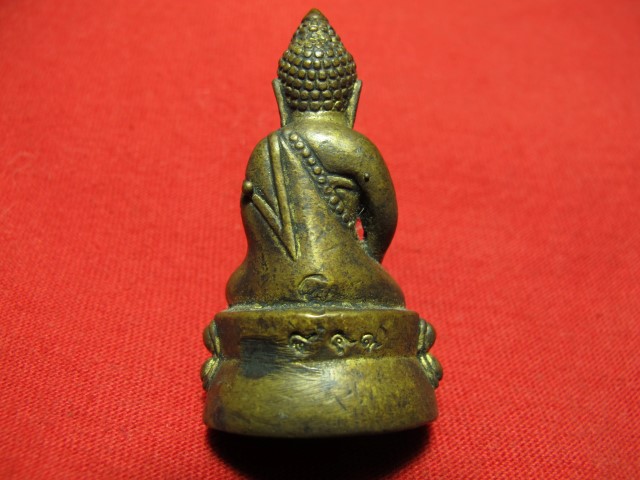 พระกริ่ง ตอกโค๊ตและหมายเลข (กริ่งไม่ดัง) ได้รับคำแนะนำว่า วัดช้างครับ ยังไงลองดูถ้าให้ชอบอยากบูชาเชิ