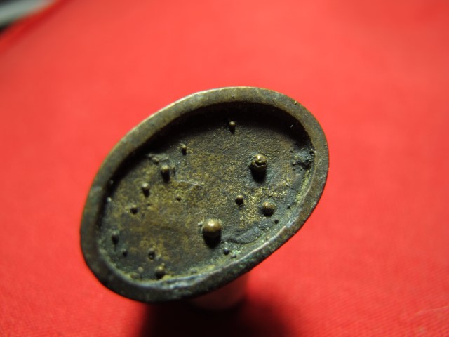 พระกริ่ง ตอกโค๊ตและหมายเลข (กริ่งไม่ดัง) ได้รับคำแนะนำว่า วัดช้างครับ ยังไงลองดูถ้าให้ชอบอยากบูชาเชิ