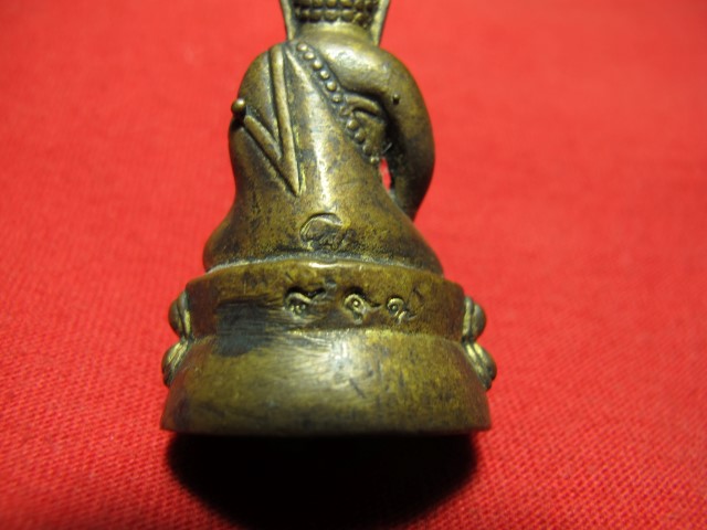 พระกริ่ง ตอกโค๊ตและหมายเลข (กริ่งไม่ดัง) ได้รับคำแนะนำว่า วัดช้างครับ ยังไงลองดูถ้าให้ชอบอยากบูชาเชิ