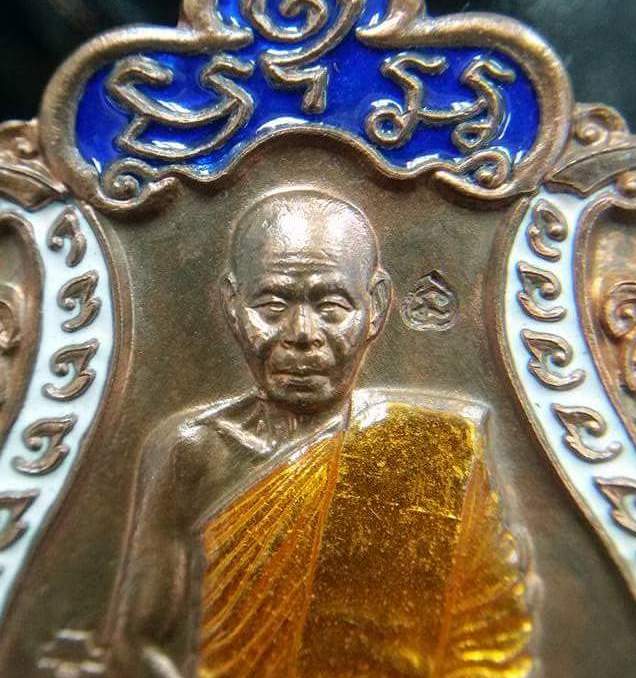 เหรียญเสมา ที่ระลึกผูกพัทธสีมา หลวงพ่อสิน วัดละหารใหญ่ เนื้อทองแดงลงยาขอบขาว หมายเลข ๑๓๔๑ สวยๆ จมูกโ
