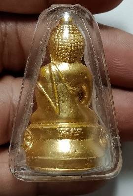 พระกริ่งเนื้อผง ลงลักปิดทอง วัดสุทันศ์ฯ ก้นจาร รุ่นไตรมาส ปี๓๔ เลี่ยมพลาสติกกันน้ำ 