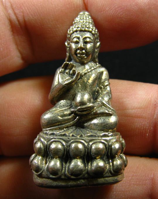 พระกริ่ง เนื้อหามวลสารดี กริ่งดัง สวยไม่ทราบที่ครับ