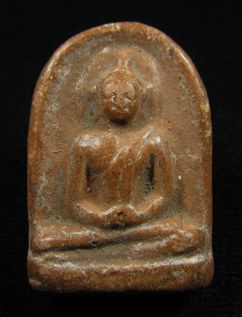 พระเนื้อดิน เนื้อหามวลสารดี สวยไม่ทราบที่ครับ