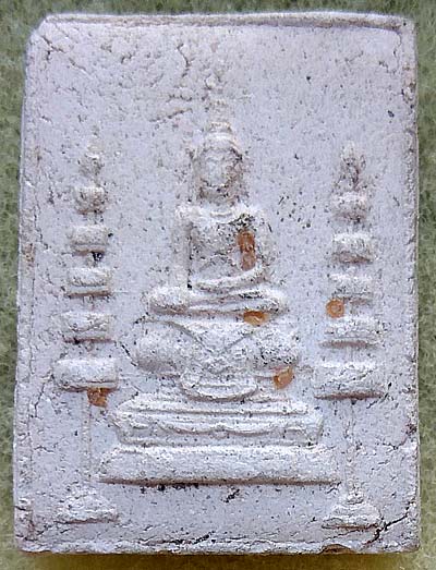 *พระผงหลวงพ่อกึ๋น วัดดอนยานนาวา กทม. ปี๒๔๘๙ พิมพ์พระแก้วมรกต*