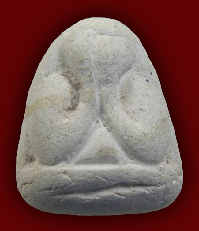 ผงรูปเหมือนใบโพธิ์ ครูบาน้อย วัดบ้านปง+ปิดตาหลังจารหมึก ไม่ทราบที่