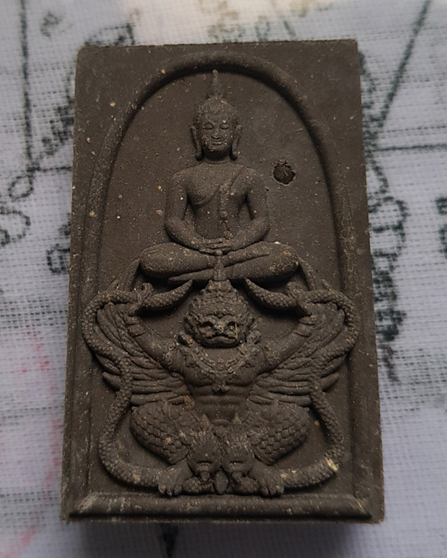 พระสมเด็จนารายทรงครุฑ หลวงปู่ผาด วัดไร่ ปี 2554 เนื้อว่านกากยายักษ์ ฝังเม็ดแร่ขวานฟ้า และพระธาตุ