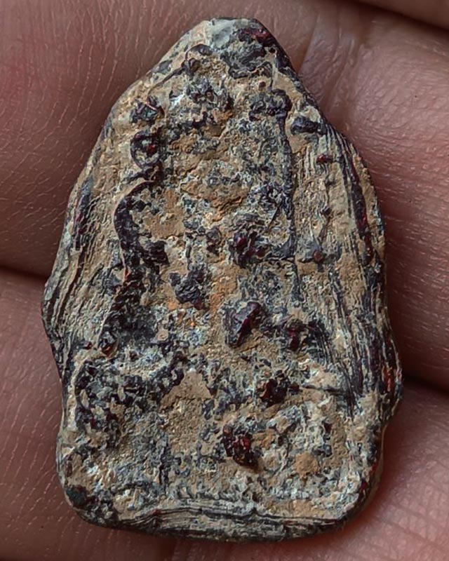 ชินราชเนื้อชินสนิมแดง สูงประมาณ 2.9 ซ.ม. ไม่ทราบที่ พระบ้านเก่าเก็บ หลายสิบปี