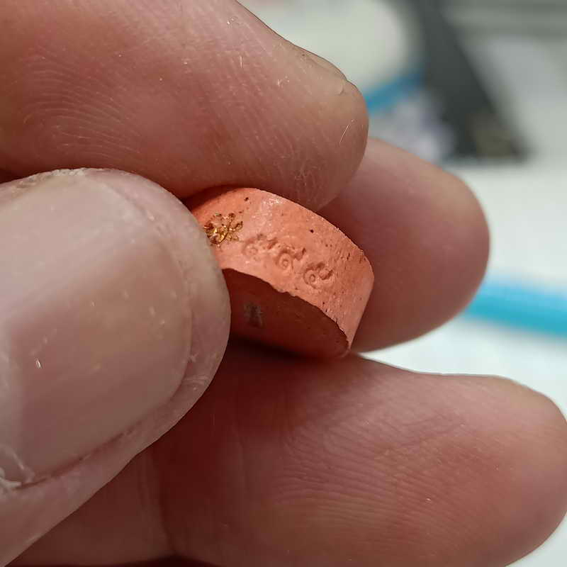 พระผงเม็ดแตงแถมยกลัง รุ่น รวย รวย รวย หลวงปู่อิ่ม วัดทุ่งนาใหม่ จ.นครศรีธรรมราช หมายเลข 595