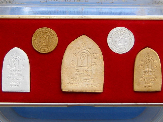 พระปิดตามหาลาภ รุ่นเงินล้าน วัดอมรวดี จ.สมุทรสงคราม ( 1 ชุด มี 5 องค์)