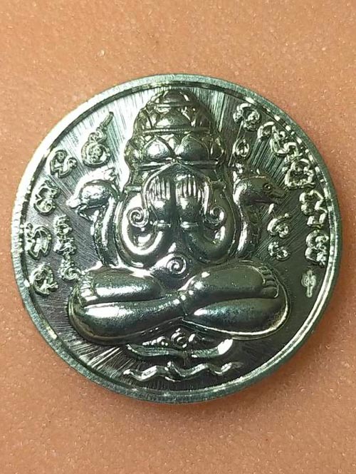 1 ใน 1,000 องค์ พระปิดตาพังพระกาฬ ทรัพย์ไหลมา 2559 กรรมการ เนื้ออัลปาก้าหลังเรียบ