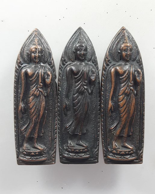 " พระลีลา พระพุทธนวฤทธิ์ จิตตภาวัน จิตตภาวันวิทยาลัย จ.ชลบุรี ทีเดียว 3 เหรียญครับ "