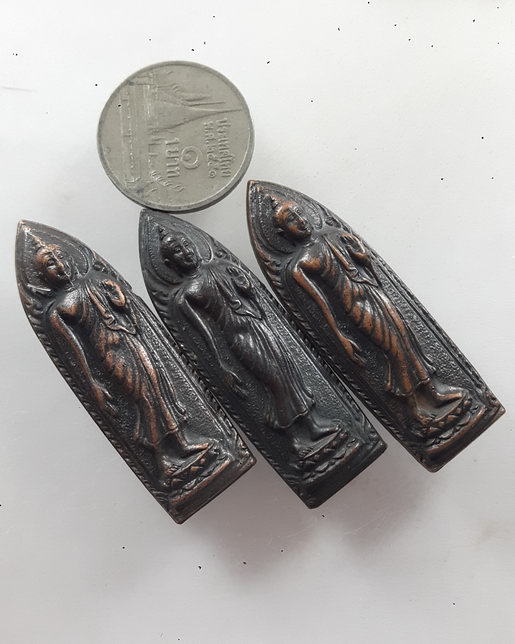 " พระลีลา พระพุทธนวฤทธิ์ จิตตภาวัน จิตตภาวันวิทยาลัย จ.ชลบุรี ทีเดียว 3 เหรียญครับ "