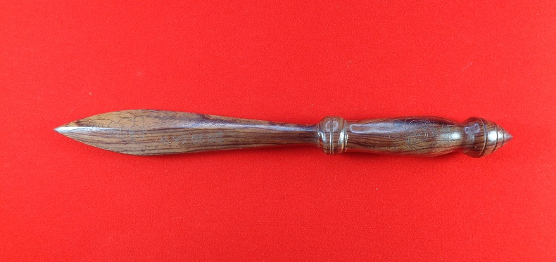 พระขรรค์ไม้แกะ มีรอยจารมือ ขนาด 7.5 นิ้ว สวยครับ