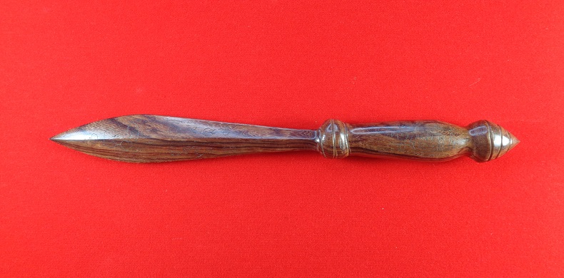 พระขรรค์ไม้แกะ มีรอยจารมือ ขนาด 7.5 นิ้ว สวยครับ